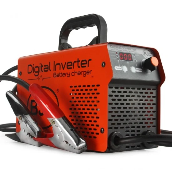 Invertorová auto nabíječka 12V/24V s podporou startu M82498