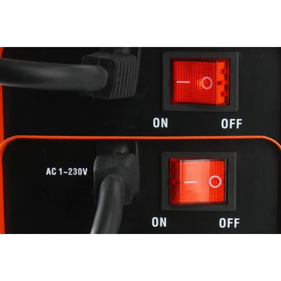 Invertorová auto nabíječka 12V/24V s podporou startu M82498