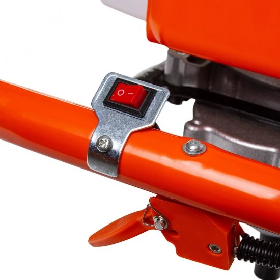 Motorový půdní zemní vrták motor M84001S/01